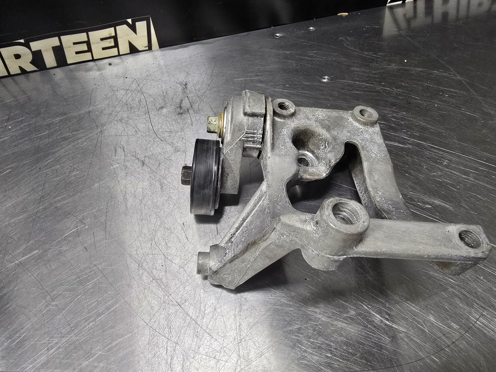 1997-2004 C5 CORVETTE AC COMPRESSOR BRACKET GM 12556444 OEM #N33