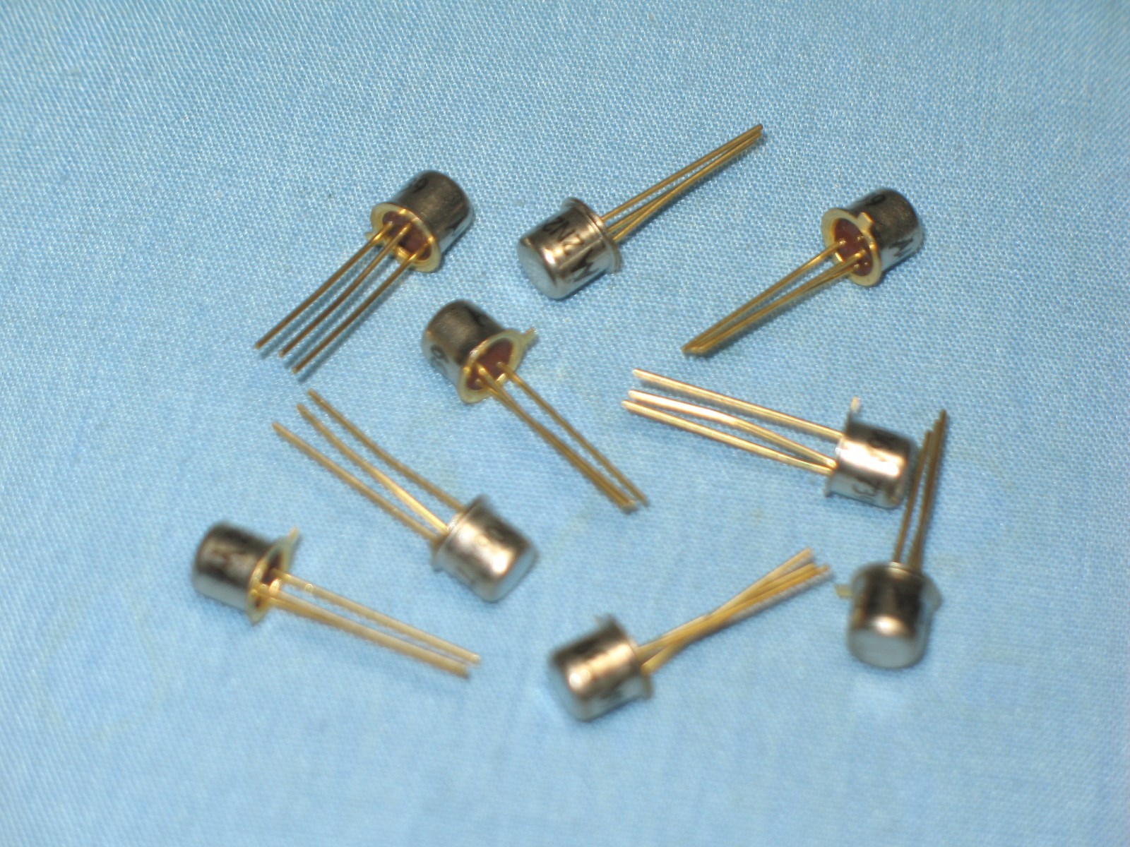 TRANSISTOR 2N2906A ** PNP ** CROSS TO NTE129P ** QTY 10 pcs ~ MFG BY MOTOROLA