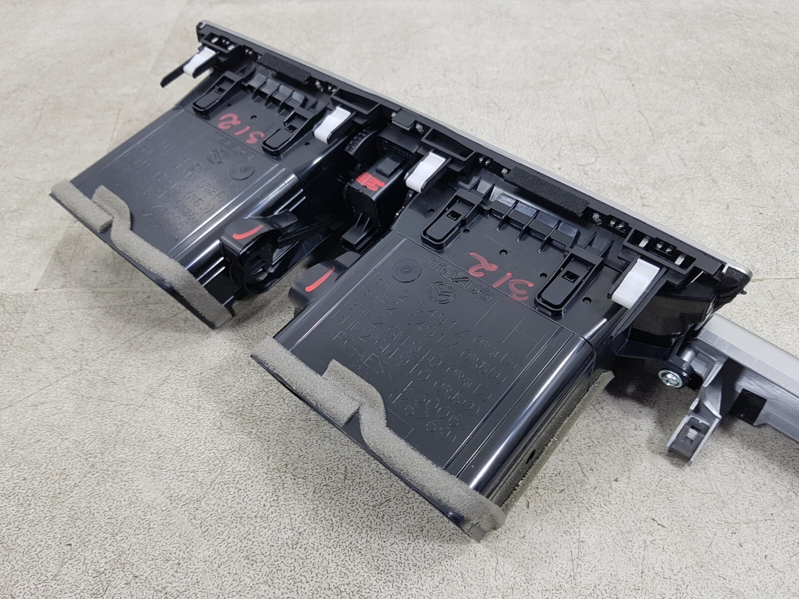 MAZDA 3 MK3 BN 17-18 DASHBOARD AIR VENT & TRIM SET