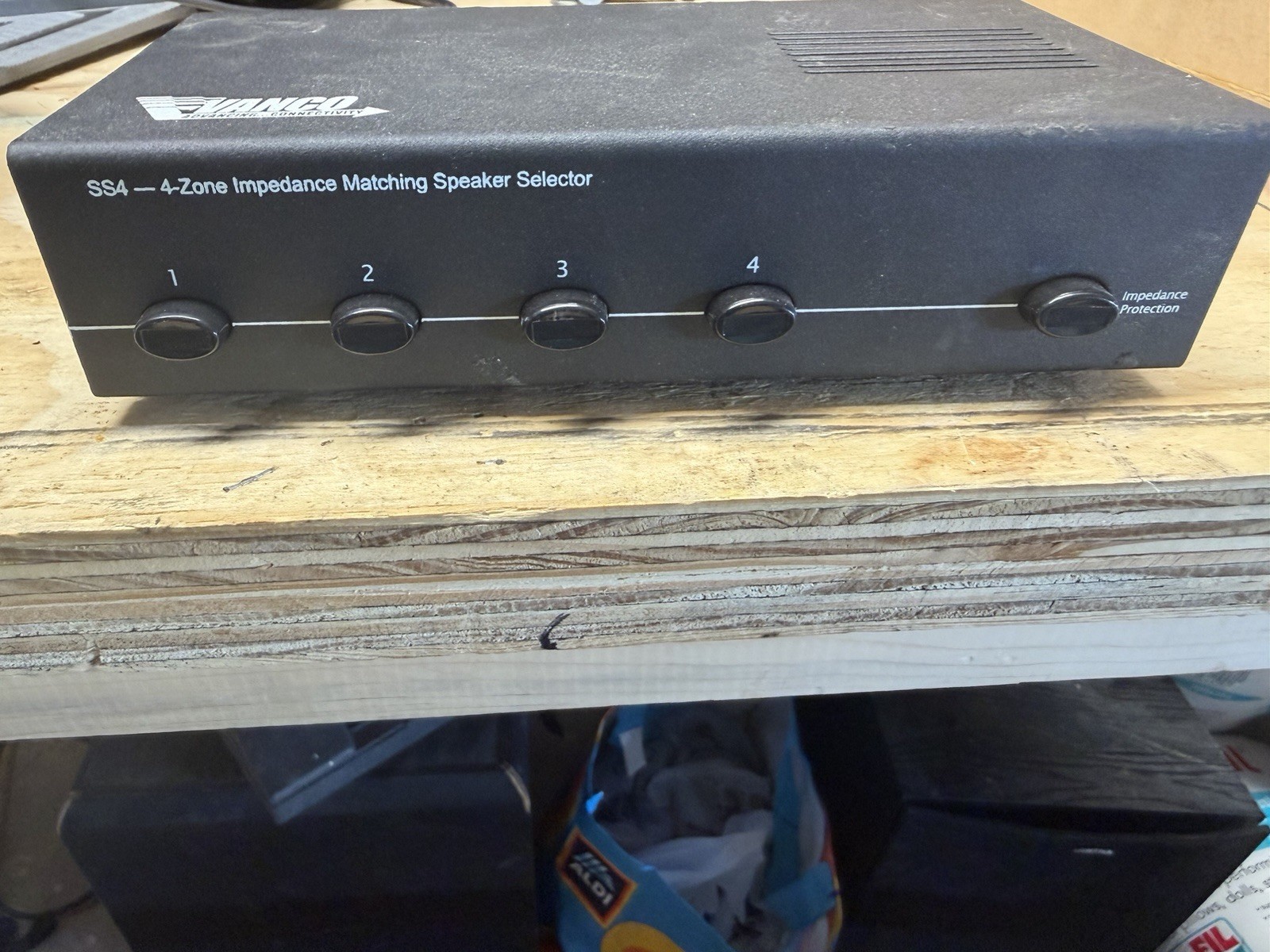 Vanco SS4 4Zone Impedance Matching Speaker Selector Multi Room Audio Switch