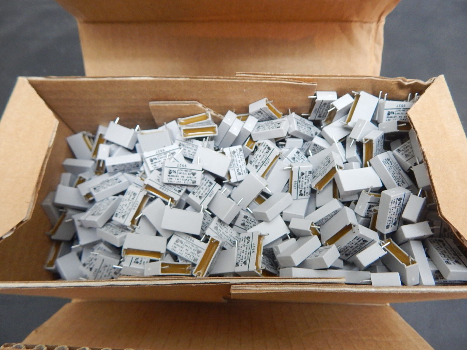 VISHAY F1710-247-1000 CAPACITOR POLYESTER FILM 4700PF 250V 20% RADIAL -LOT OF 50