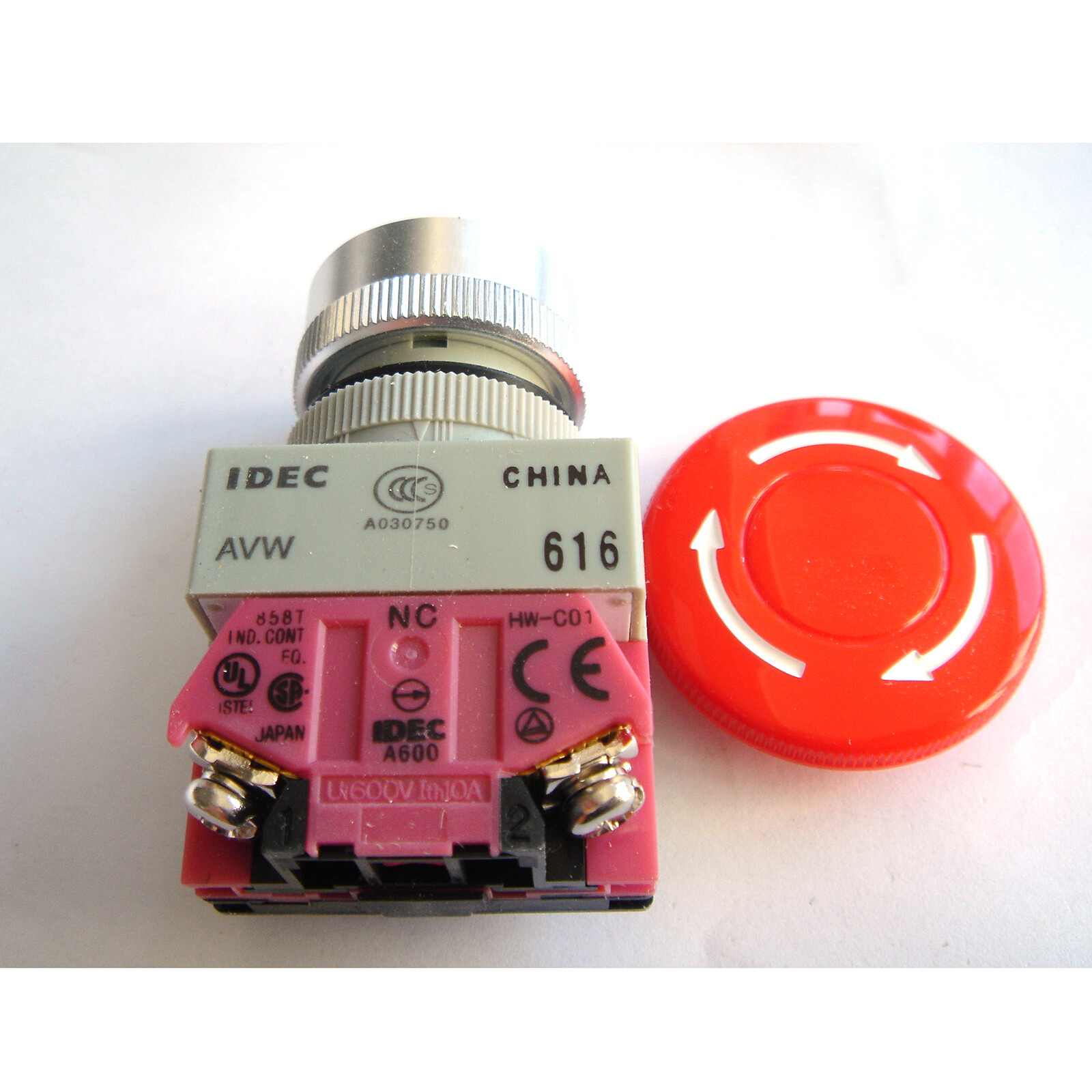 IDEC AVW401R 22mm Emergency-Stop New 1PCS