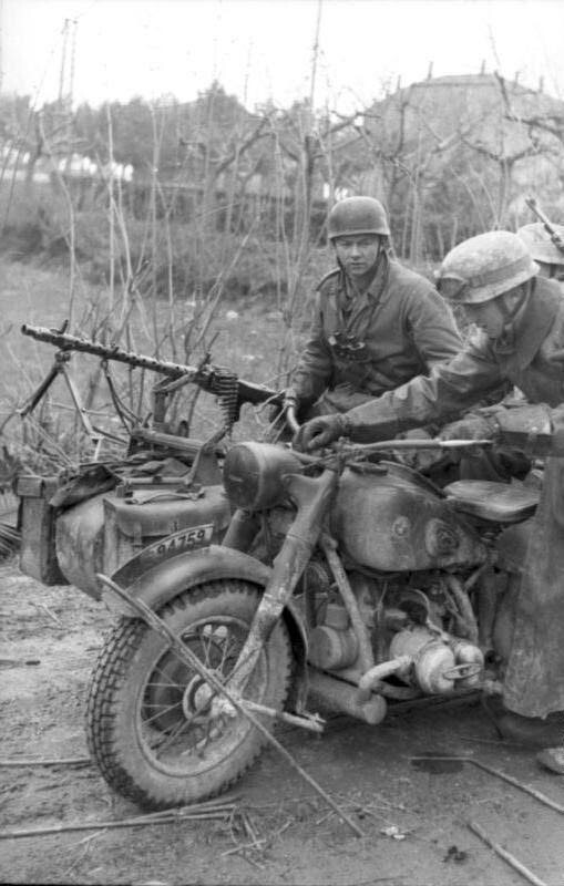 WW2 WWII Photo World War Two / German Fallschirmjäger on Motorcycle with MG34