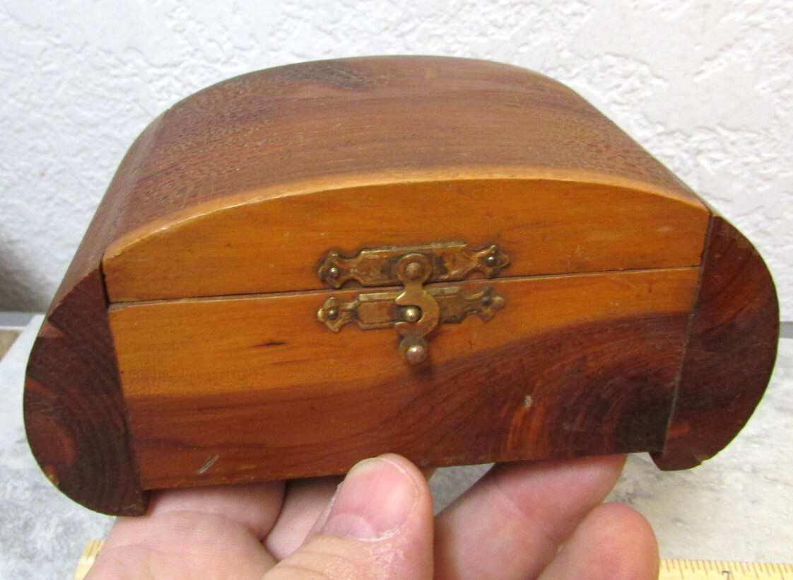 Wood Trinket box, 5.5 x 3.25 x 2.5 inches, nearly 10 oz, nice home decor item