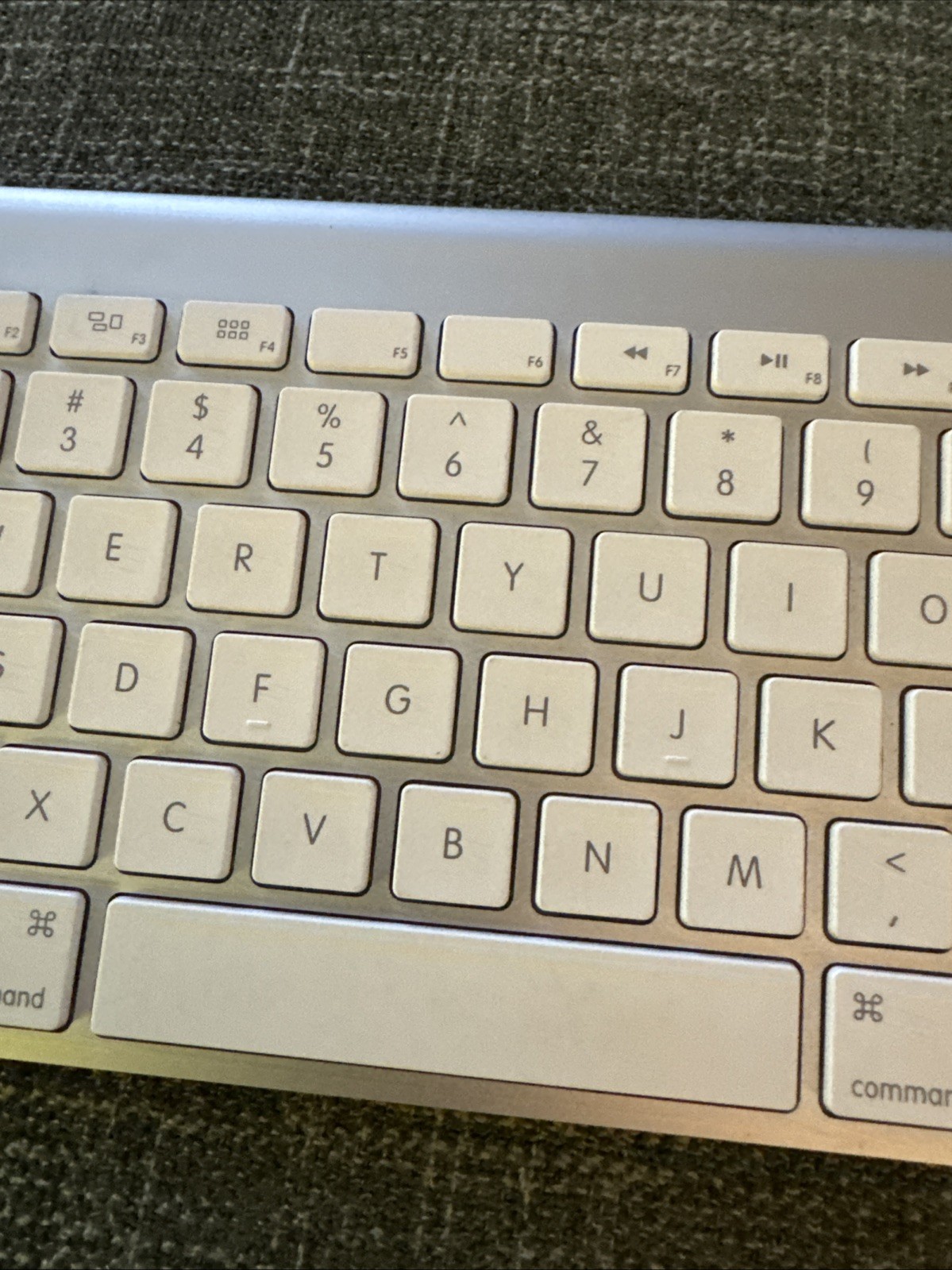 Apple A1314 Wireless Keyboard - MC184LL/B Works Tested