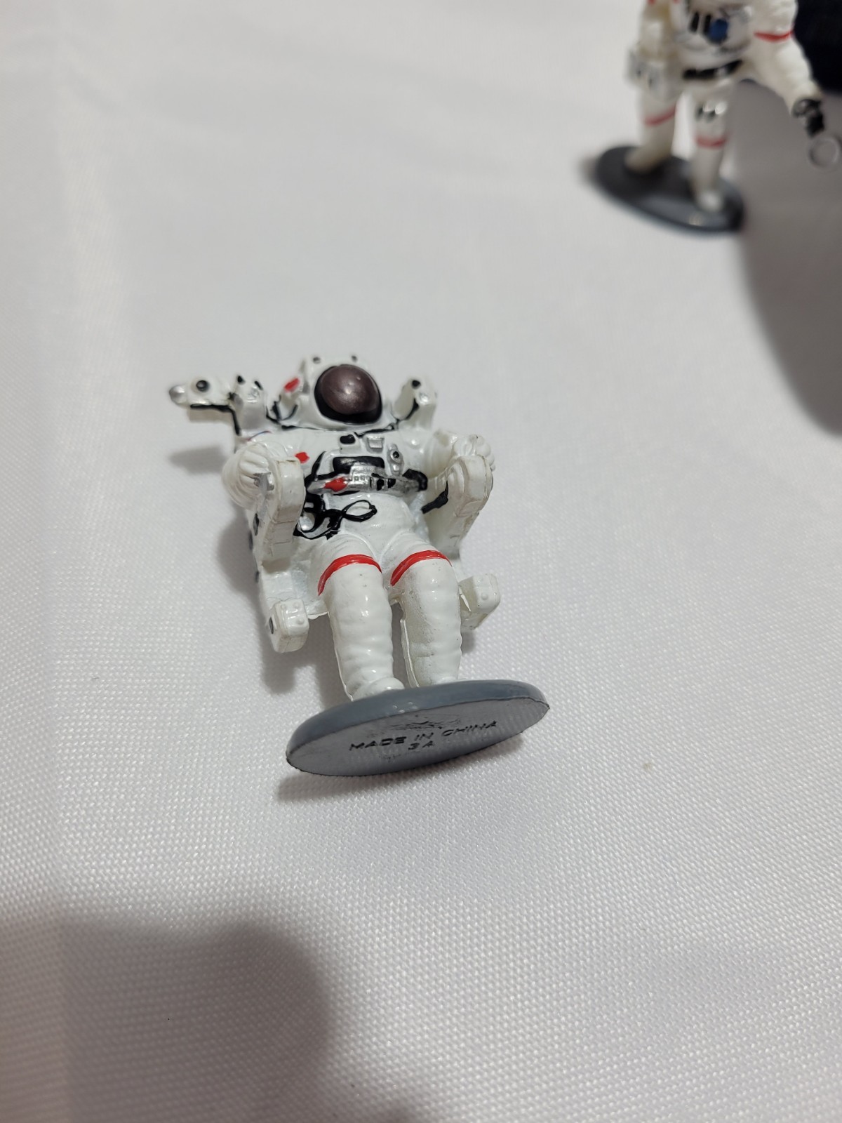 Space Shuttle - Astronauts and Display Stand Set1/200 Scale Diecast