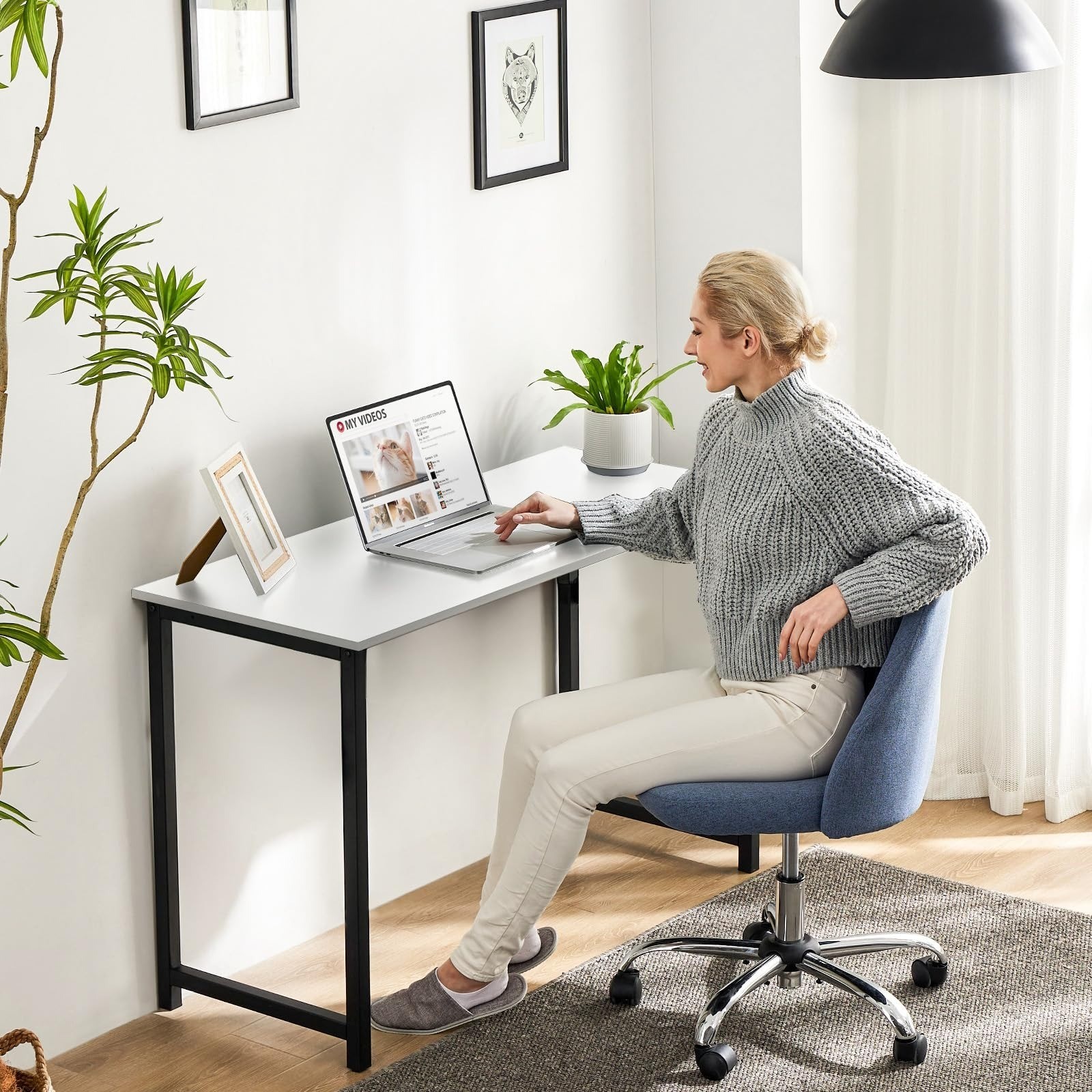 Sweetcrispy 32-Inch Small Computer Desk | Modern Minimalist Design