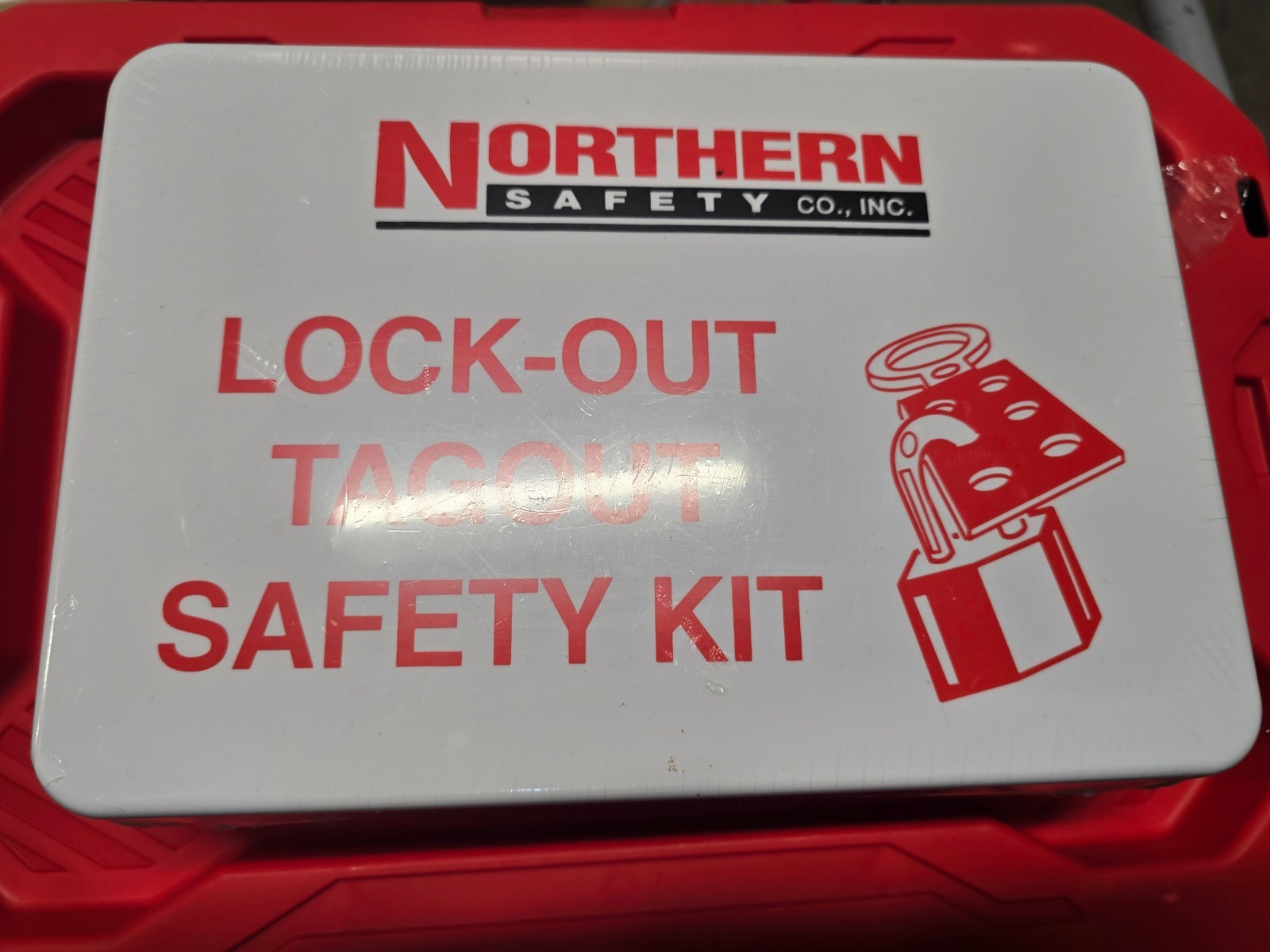 New Lock out Tag out Kit - Northern Safety Company - SEALED - WITH FREE SHIPPING