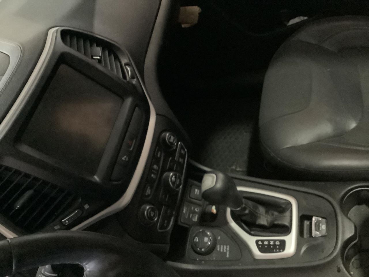 CHEROKEE 2018 Glove Box 4715365