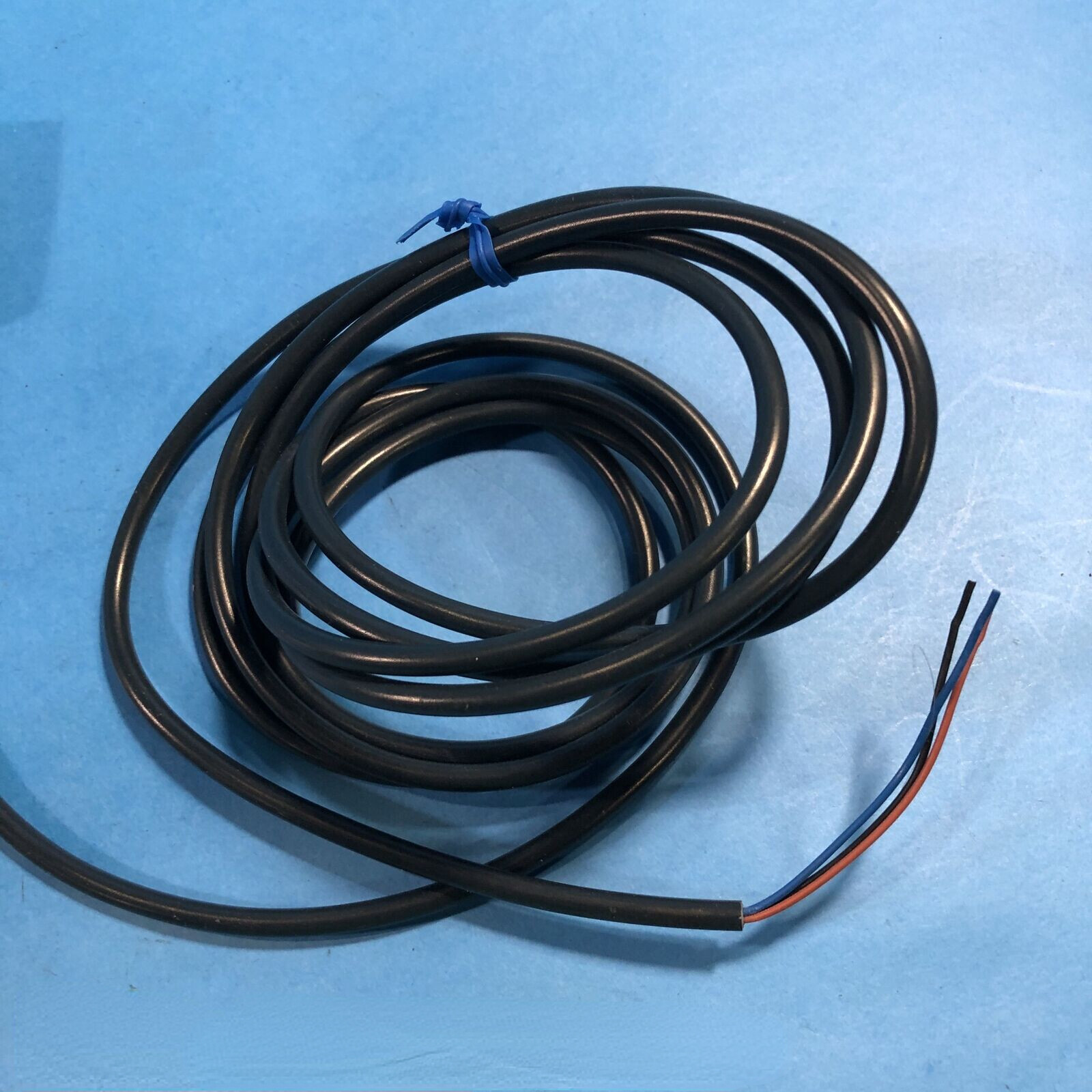 Omron E3S-AT81-D photoelectric sensor FNIP