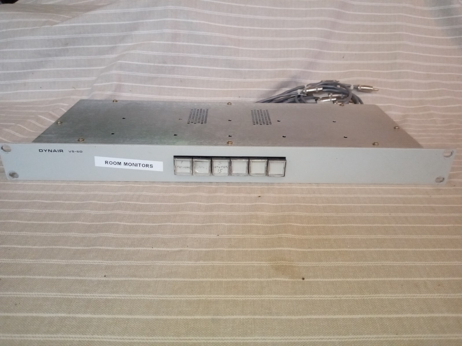 Vintage Dynair Electronics model VS-6D 6-Input Video Rackmount Switch