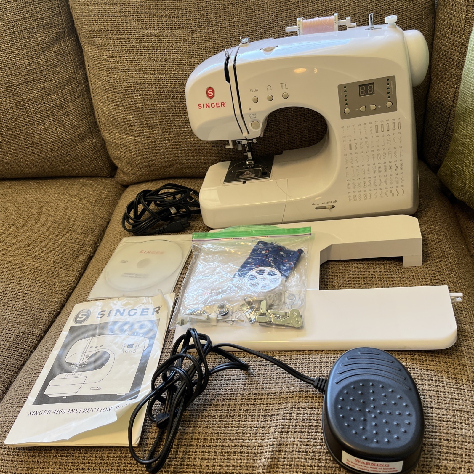 Singer Sewing Machine 4166 White Electronic Control With Accessories ￼