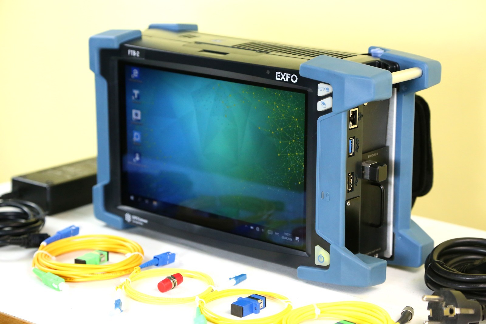 EXFO FTB-2, FTB-5240S-P-EI, OPTICAL SPECTRUM ANALYZER