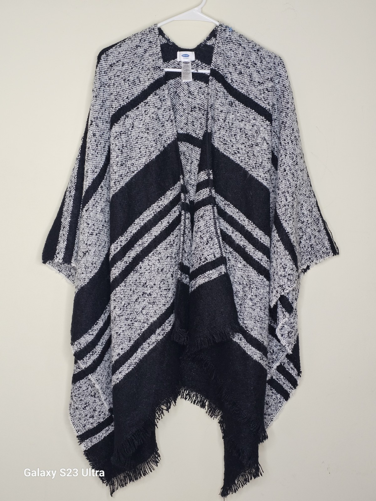 Old Navy Striped Knit Fringe Poncho Shawl Wrap Black White 157x122cm