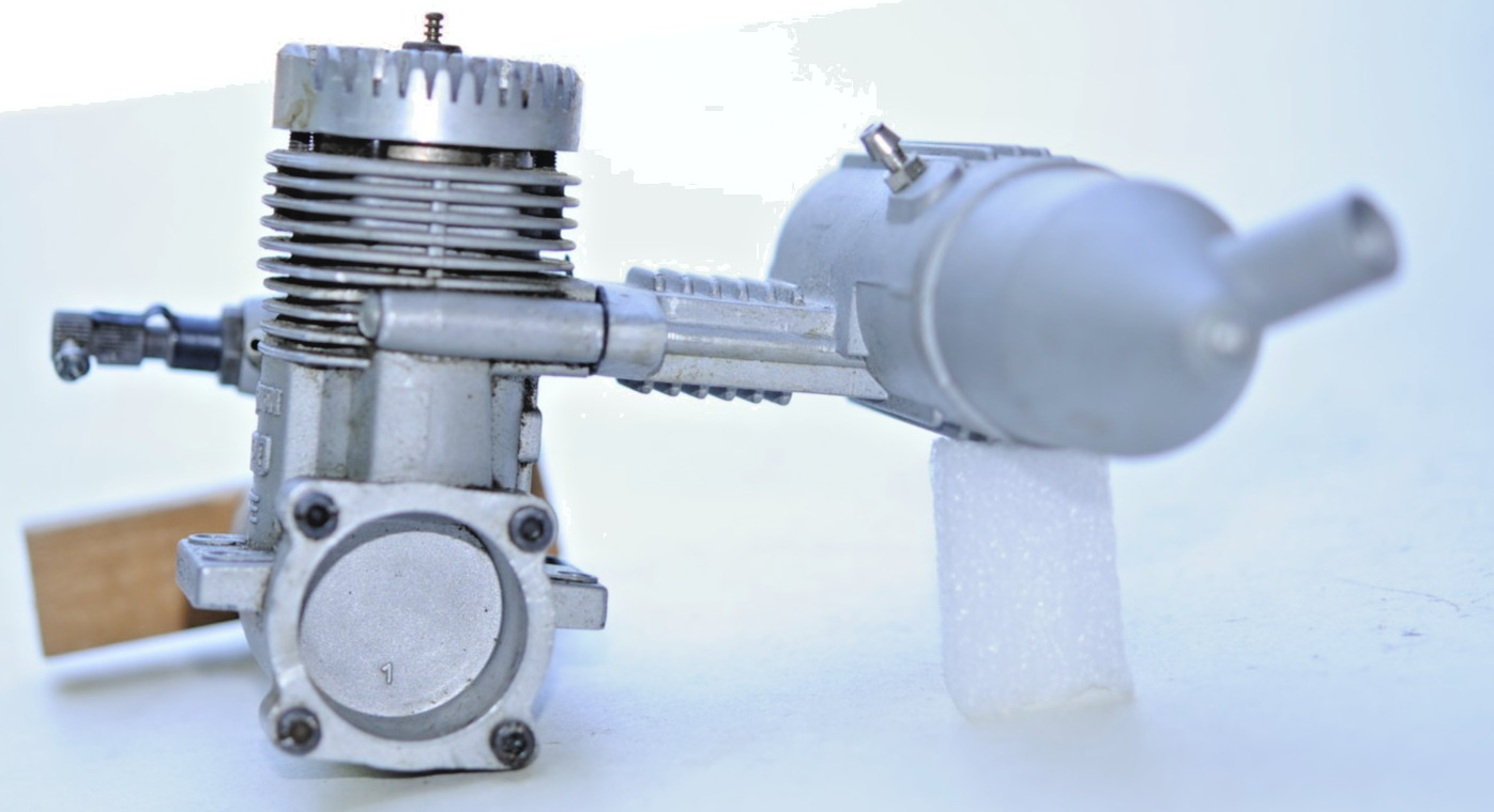 Magnum Pro SE 46 model aircraft engine w/ muffler, great compression