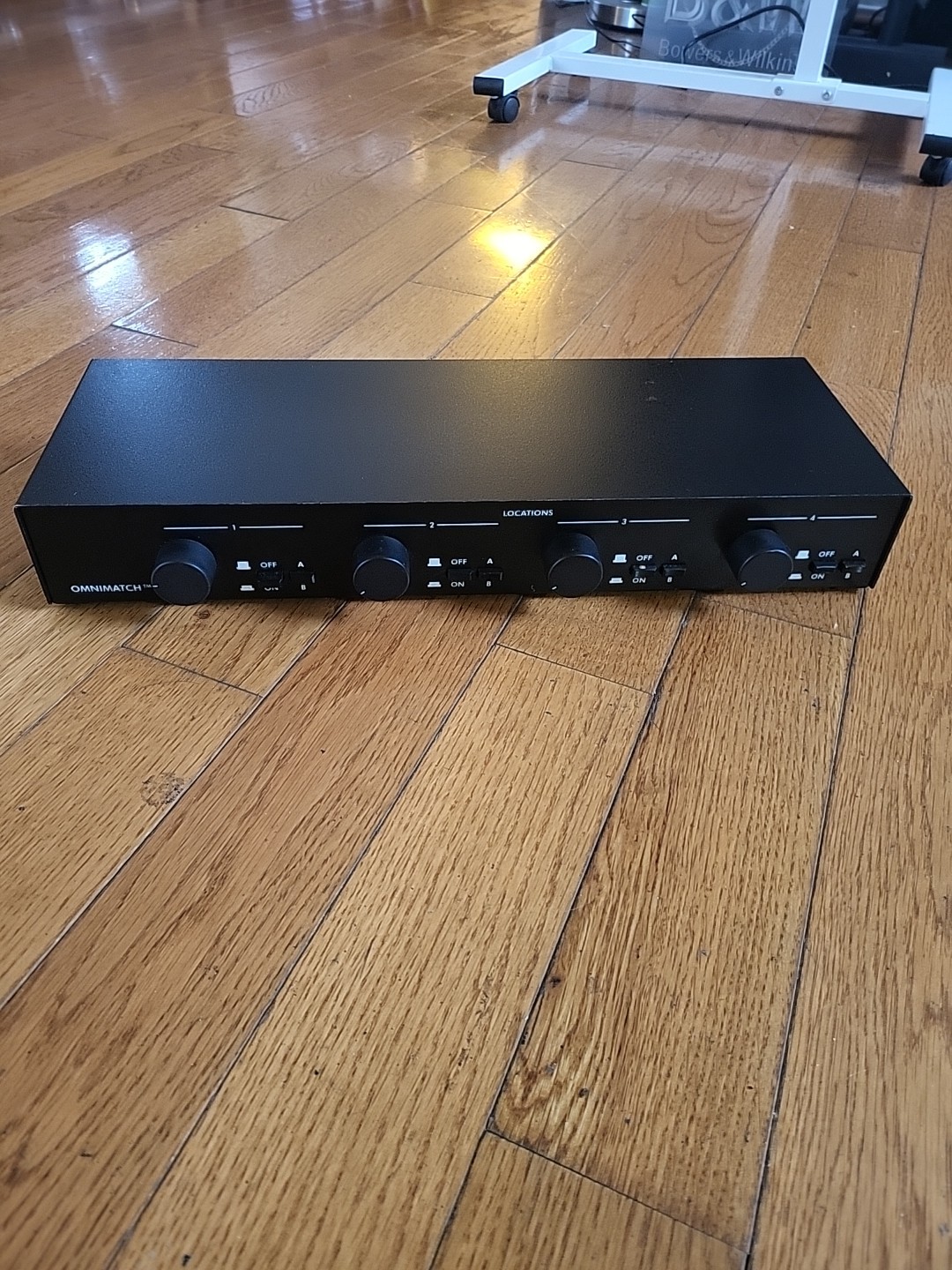 Omnimatic 2 Channel Speaker Selector Switch Splitter 8 Total Speaker Hookup