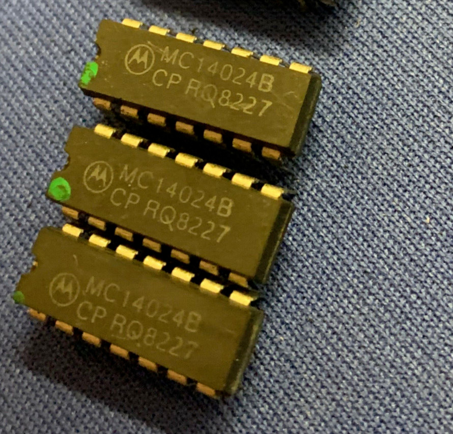 MC14024BCP MOTOROLA 14024P 14-PIN DIP VINTAGE 1982 COLLECTIBLE LAST ONES QTY-1