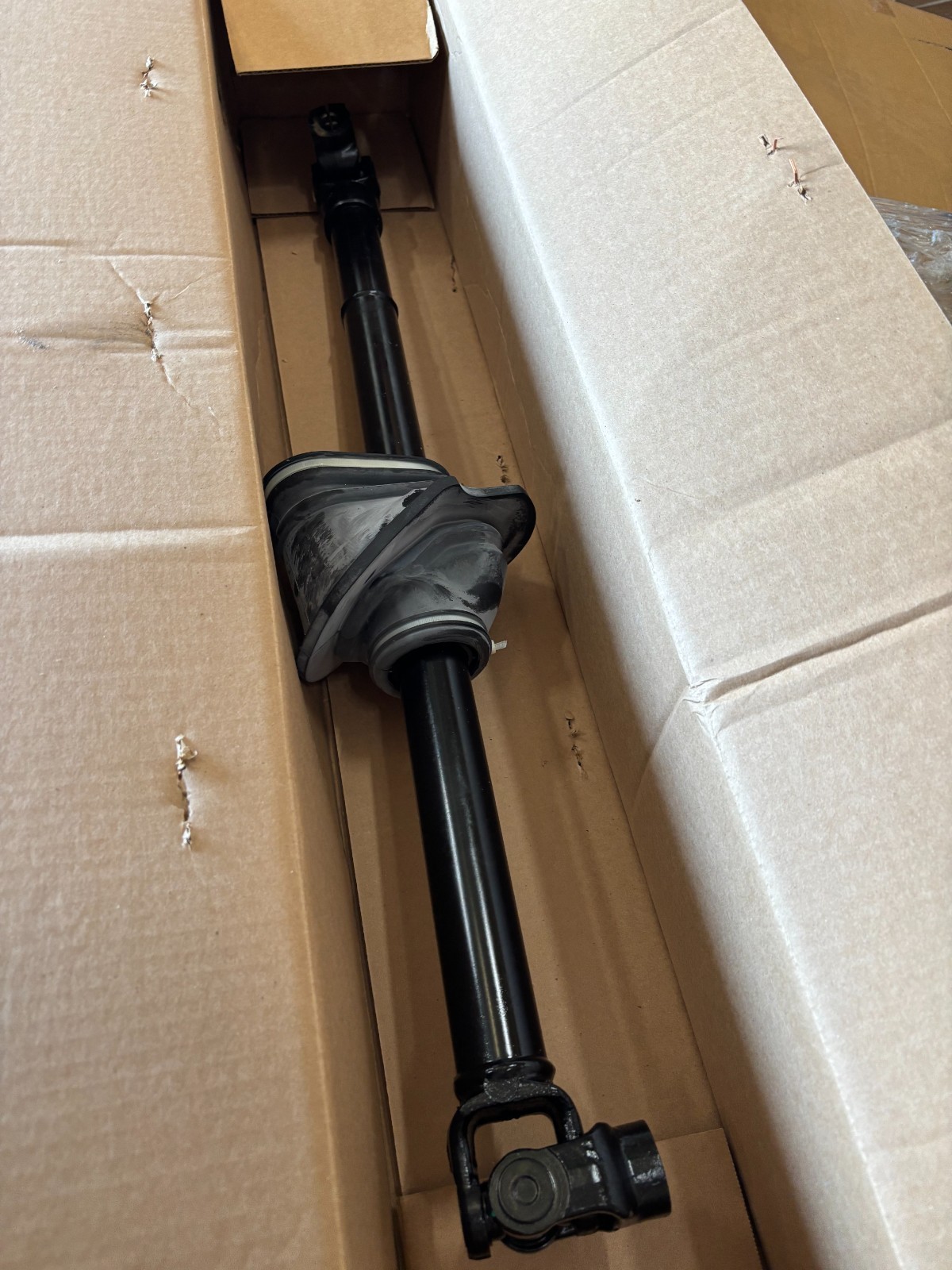 NEW International 3819790C91 Shaft Steering Assy