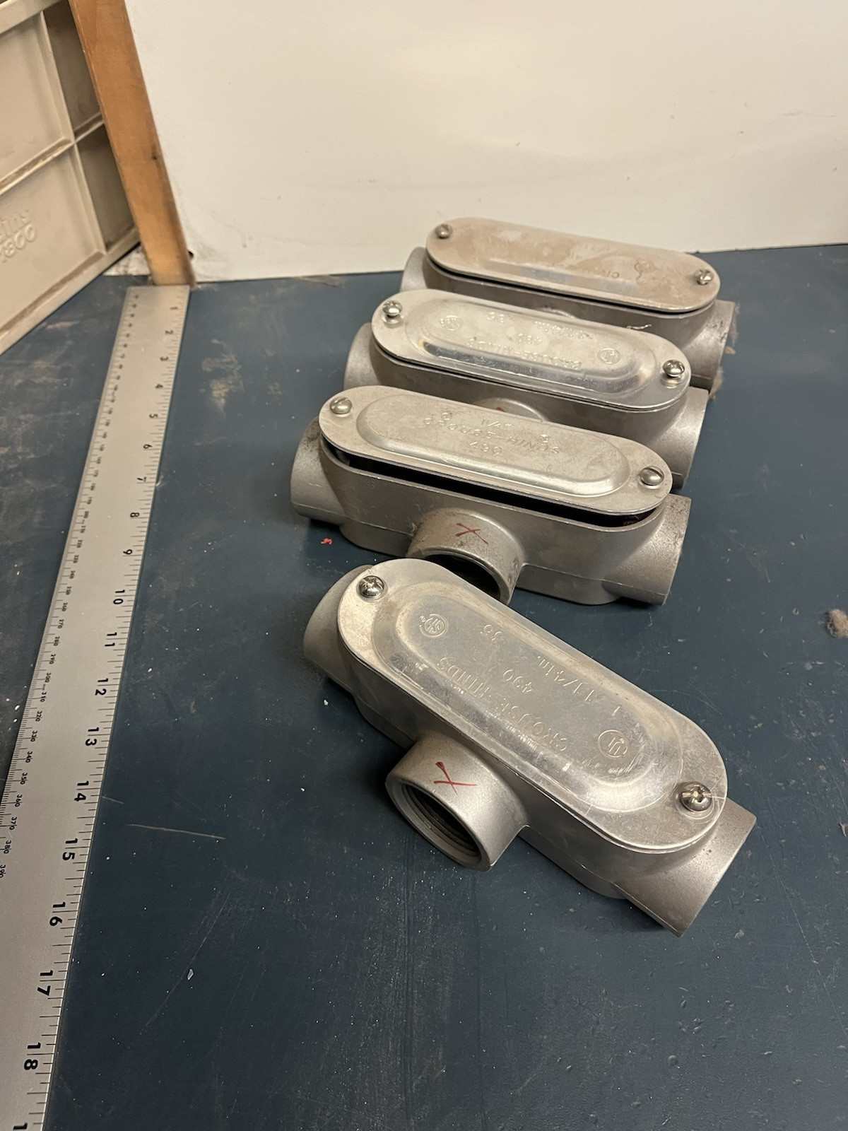 Lot of 4 1-1/4" Aluminum Conduit Body T Style Crouse Hinds 3 Way T 49