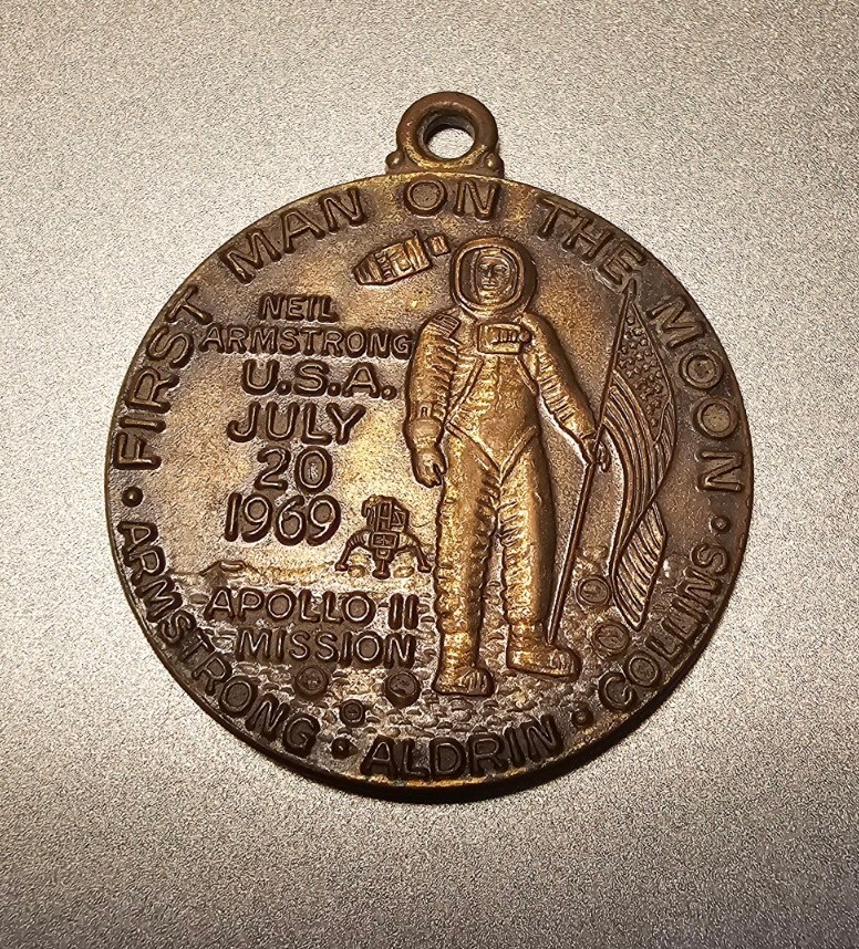 Apollo 11 XI Copper Bronze Medal Armstrong Aldrin Collins 1969 Gateway Inn Union