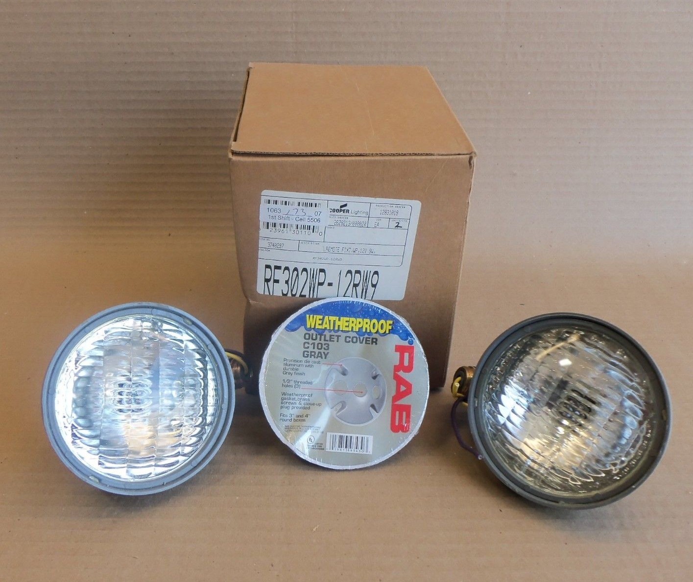 New Cooper Lighting Remote Fixture RF302WP-12RW9 QTY 2 Lights, 1 Outlet Cover