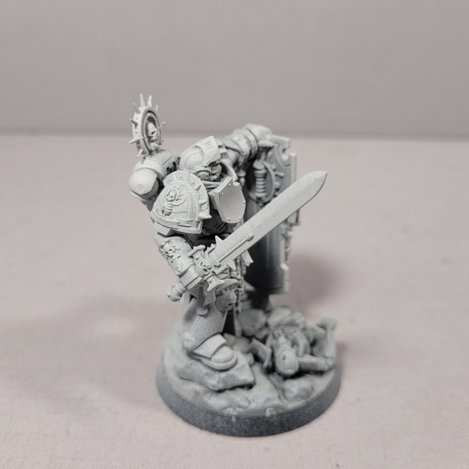 Captain with Relic Shield Space Marines Warhammer 40k Games Workshop