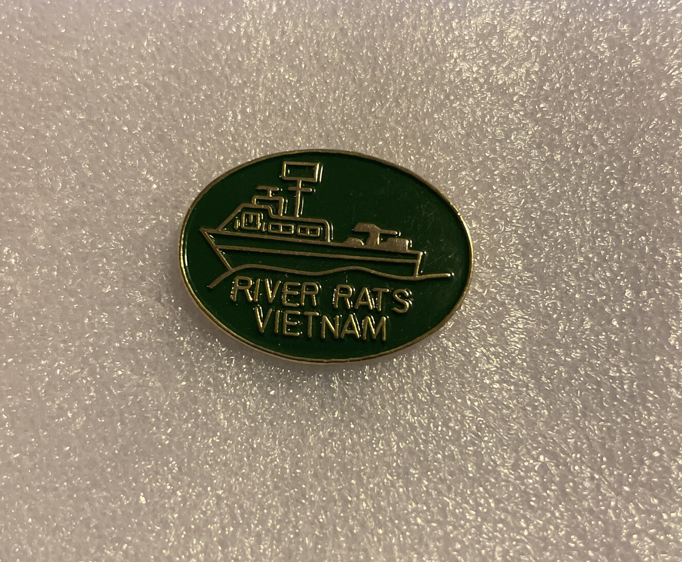 RIVER RATS VIETNAM (1-1/8") Military Hat Lapel Pin P14923 US Army Enamel Green