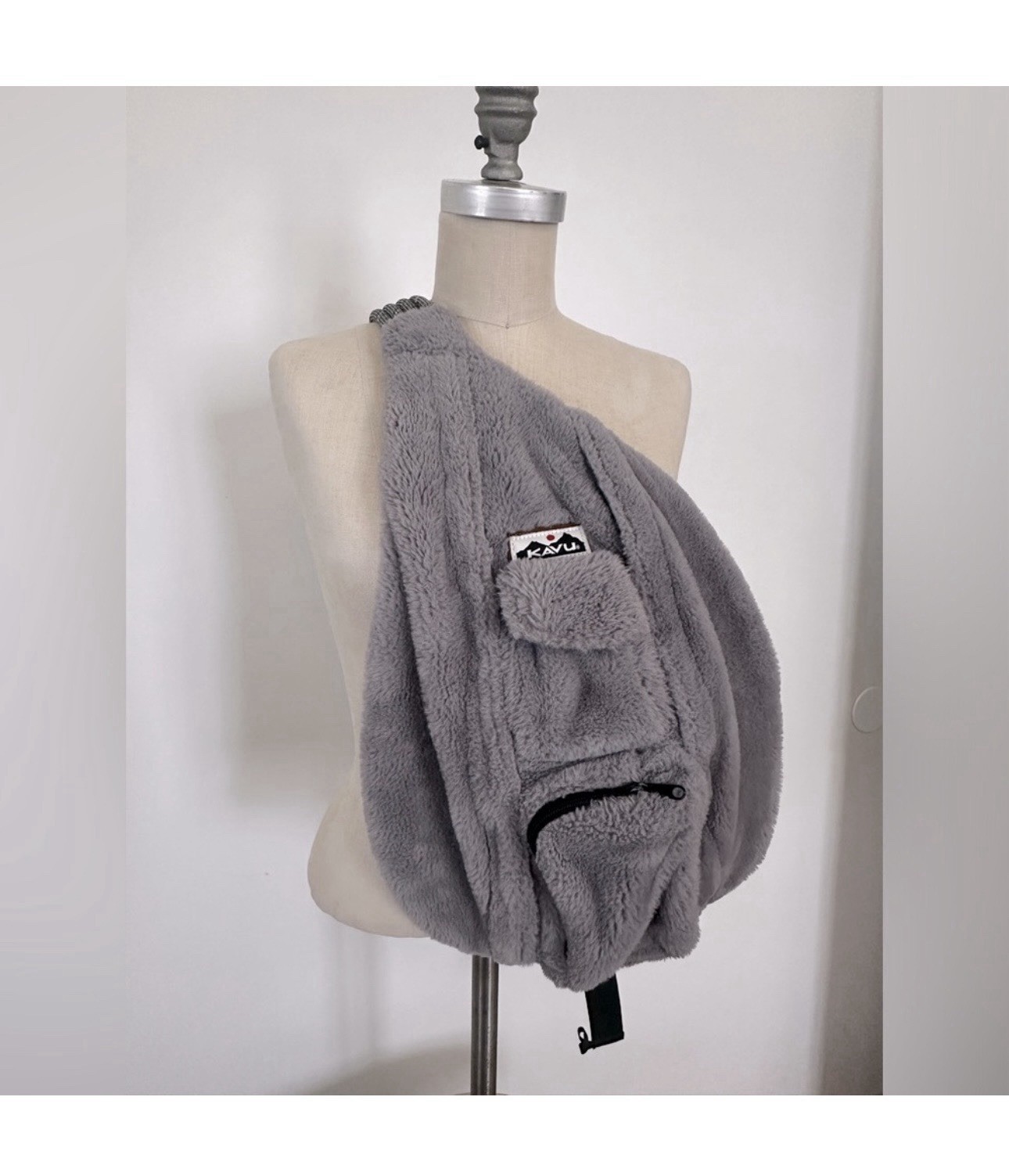 KAVU Rope Sling Bag Womens Medium Gray Sherpa Fleece Crossbody Outdoor Backpack
