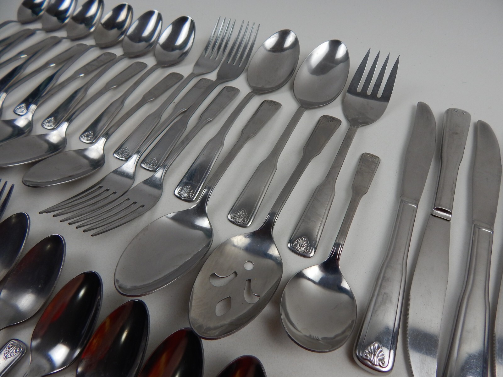 Oneida SHELTON Custom Stainless Flatware Spoons Forks Knives 54pc