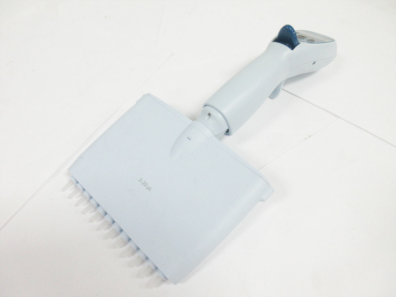 VWR INTERNATIONAL 2 - 20 UL 12 CHANNEL PIPETTE ADJUSTABLE DIGITAL PIPET