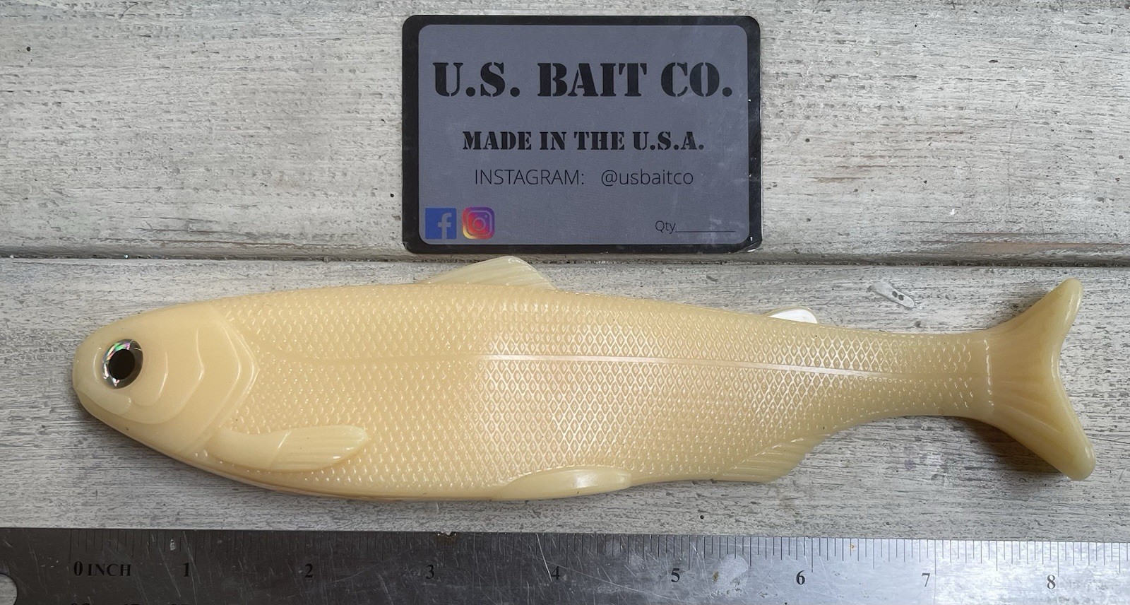 Weedless Swimbait 8” wedge tail Color Bone Lot Of 1 Bait