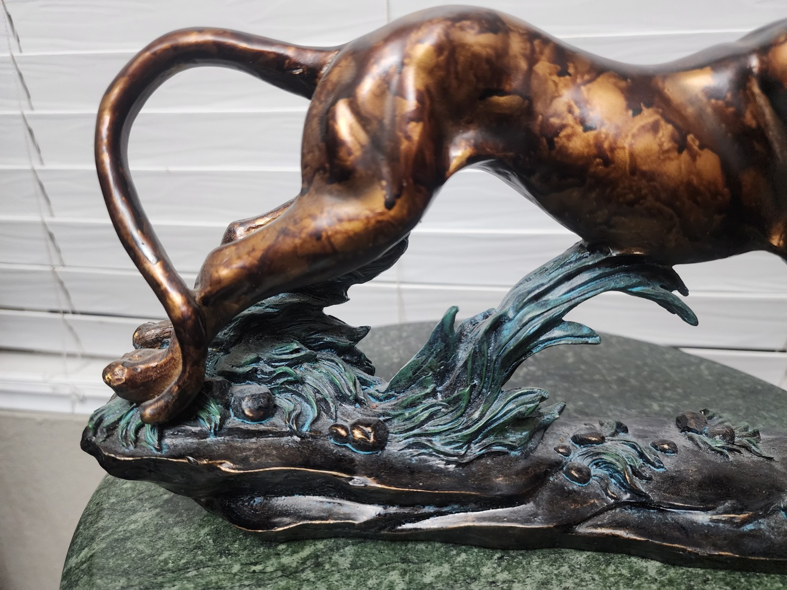 Elegant Panther Statue – Bronze Finish Home Decor