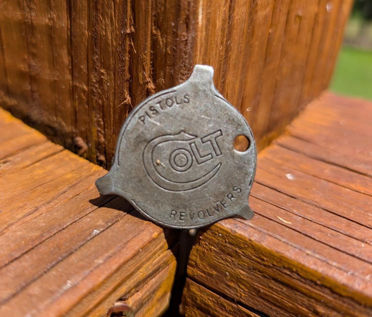COLT FIREARMS GUN GUNSMITH TOOL RIFLES PISTOLS SHOTGUNS SCREWDRIVER KEYCHAIN