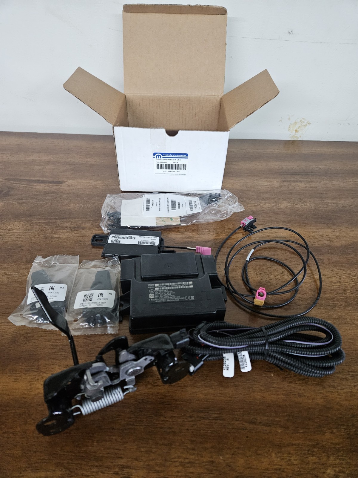 NEW OEM remote start system for 2013 Ram 1500 and 2500 Trucks Part# 82213587 AB