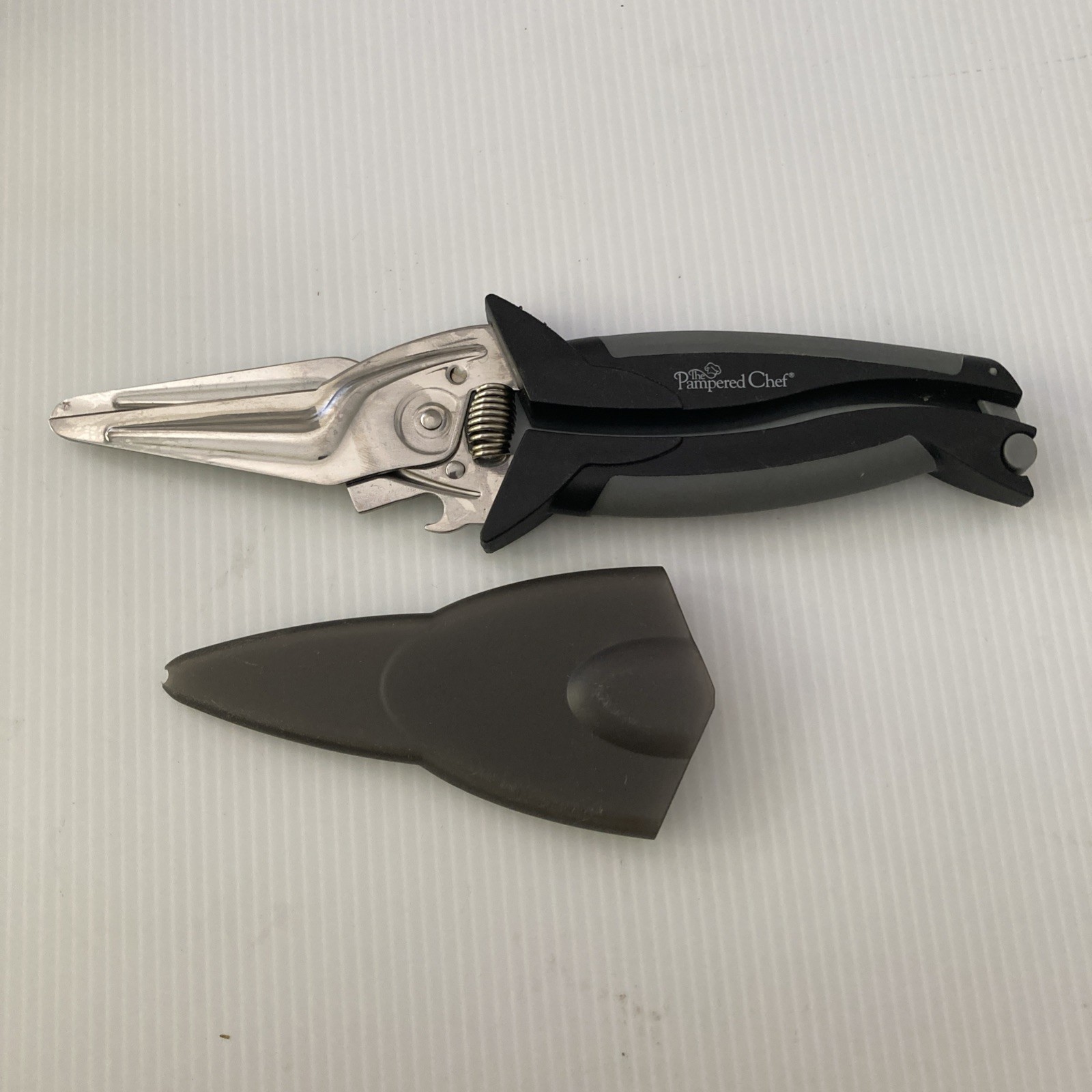Pampered Chef Professional Kitchen Shears With Lock Sheath Cover Black/Grey 1088