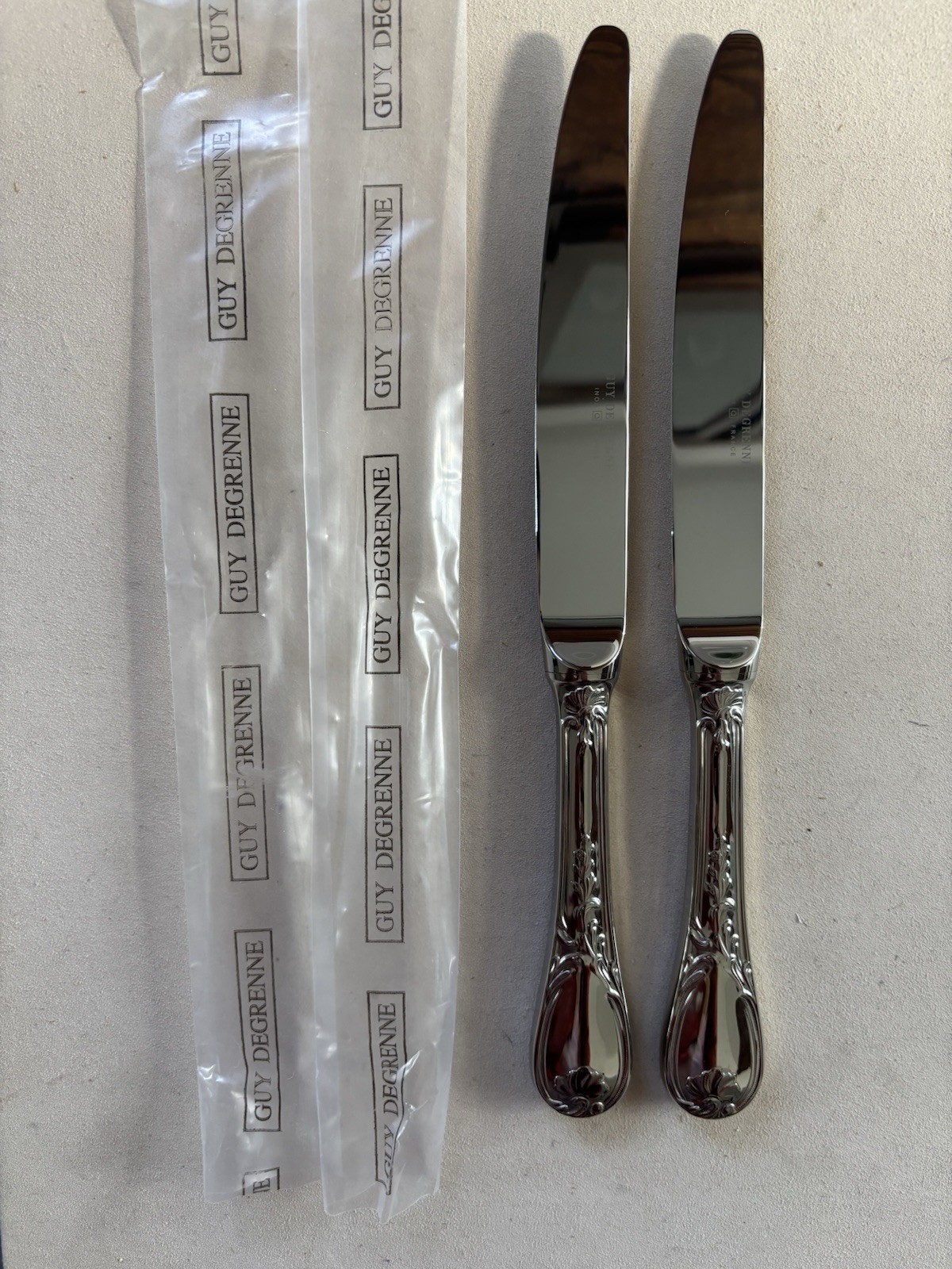 Guy Degrenne - VILLANDRY-MARQUISE - lot of 2 dinner/place knives NEW