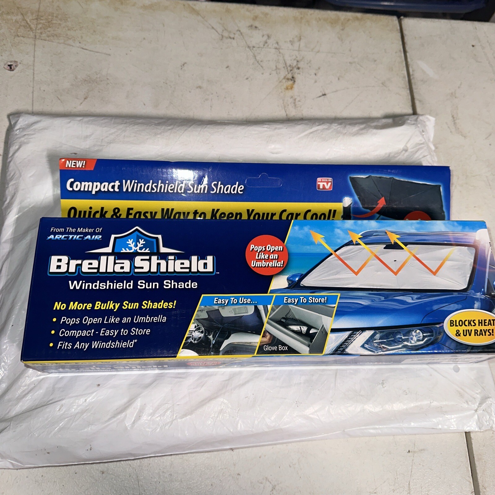 New in Box Brella Shield Auto Windshield Sun Shade Large (53 x 31 inches)