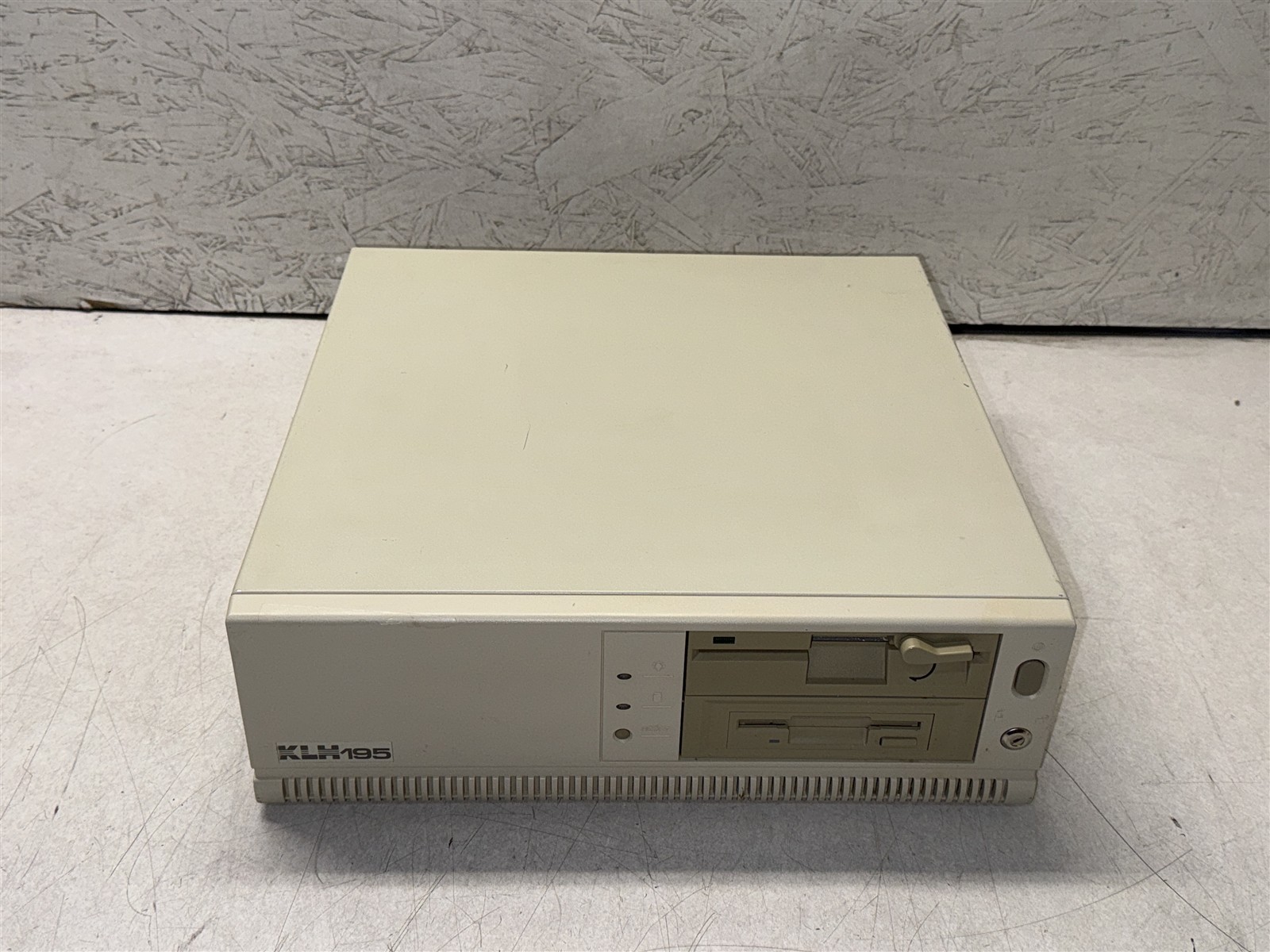 KLH COMPUTERS KLH 195 VINTAGE DESKTOP COMPUTER W/ POWER CORD