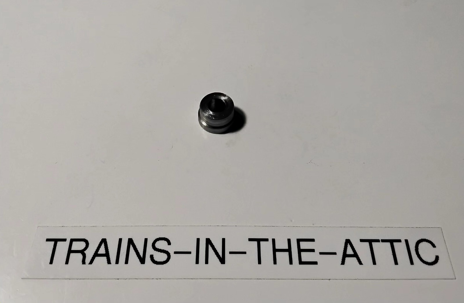 LIONEL LEFT HAND AXLE BUSHING 2035-165. NEW