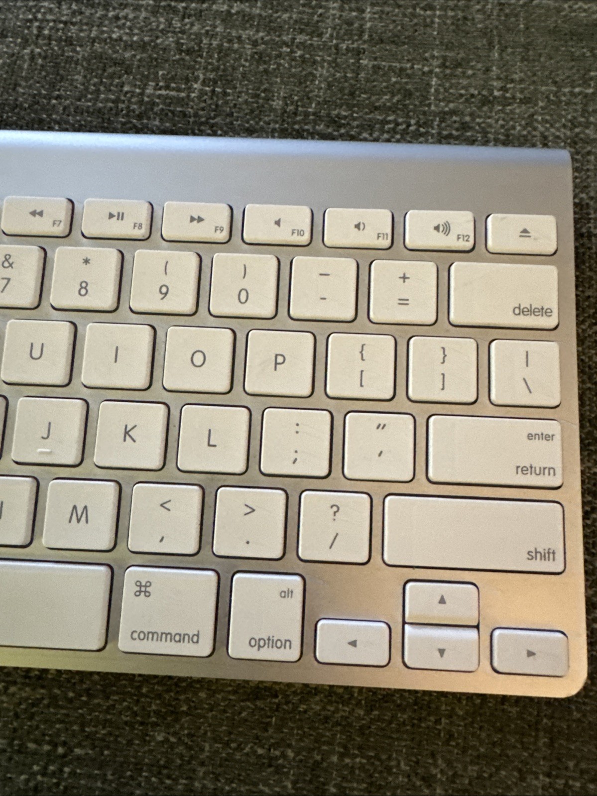 Apple A1314 Wireless Keyboard - MC184LL/B Works Tested