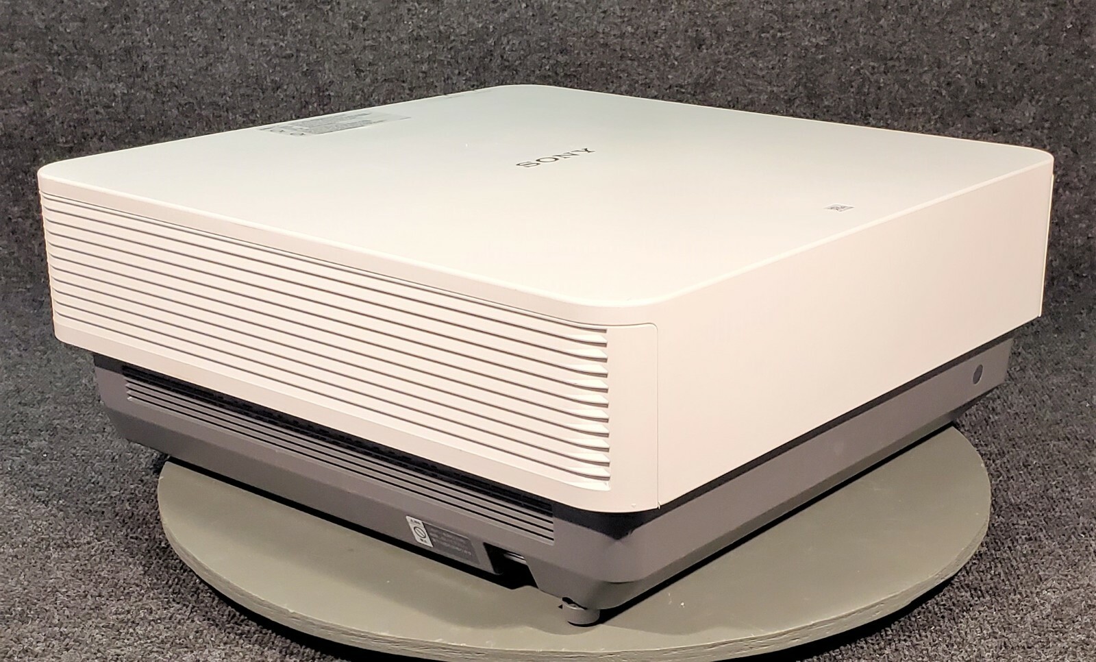 SONY VPL-FH500 WUXGA PROJECTOR w/ REMOTE CONTROL, LENS COVER. ONLY 285 LAMP HRS!