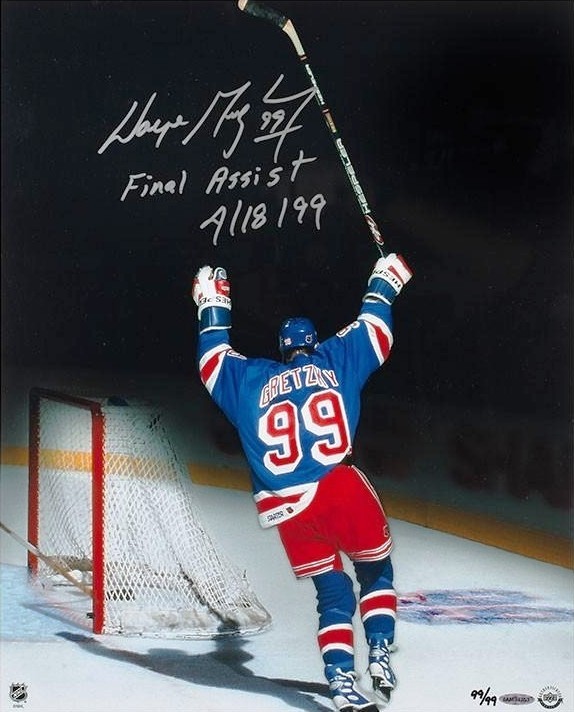 WAYNE  GRETZKY  -  8  X  10  GLOSSY  SIGNED  PHOTO  REPRINT