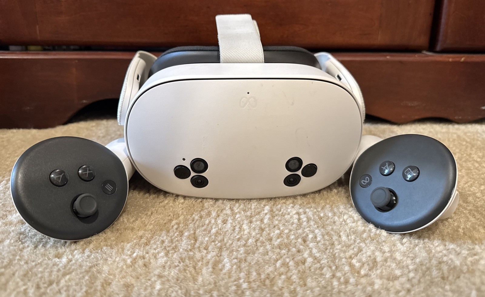 Meta Quest 3S 128GB VR Headset W R/L Controllers Cord Good Condition Light Use