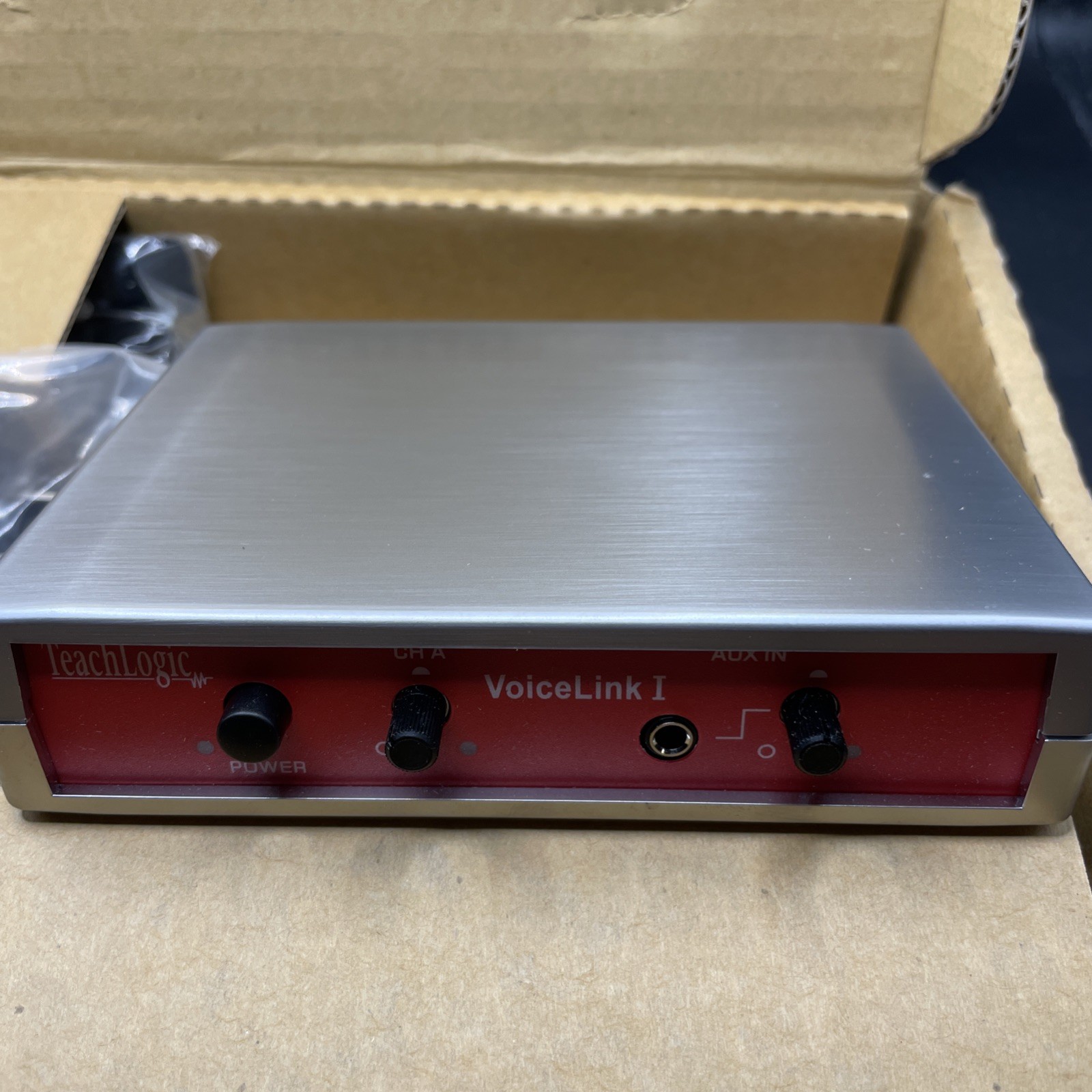 TeachLogic - VoiceLink 1 - IR-100 infrared wireless microphone system