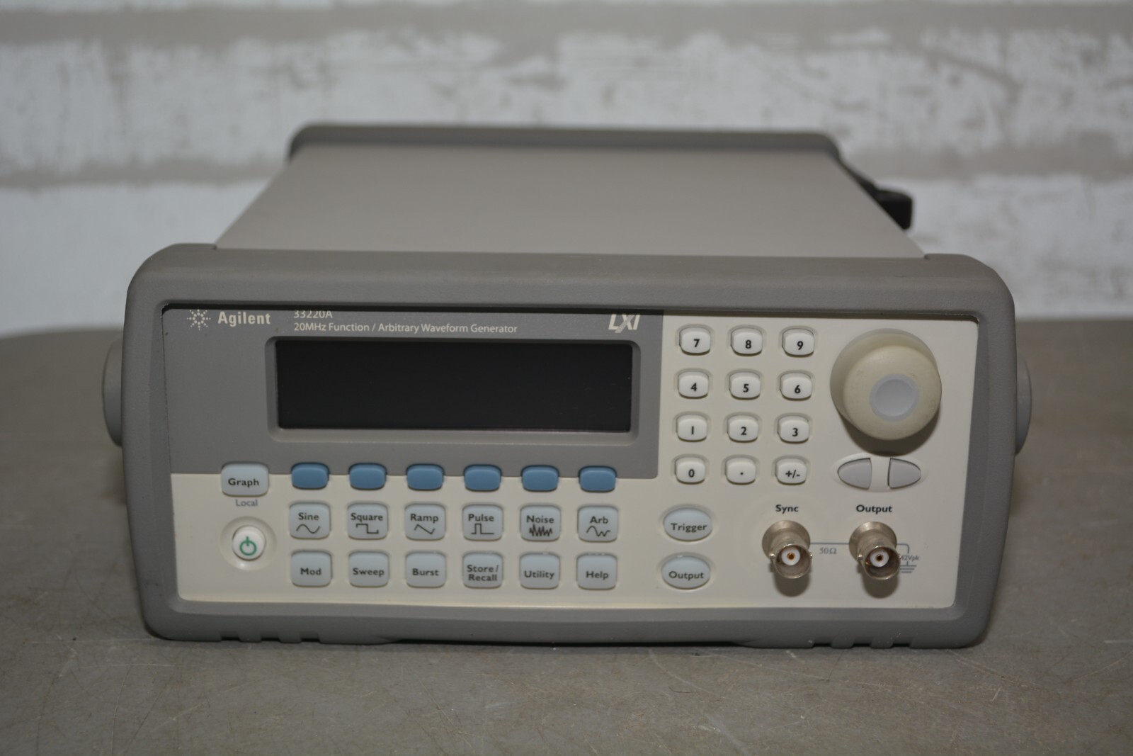 ^ Agilent 33220A 20 MHz Function Arbitrary Waveform Generator #X3431