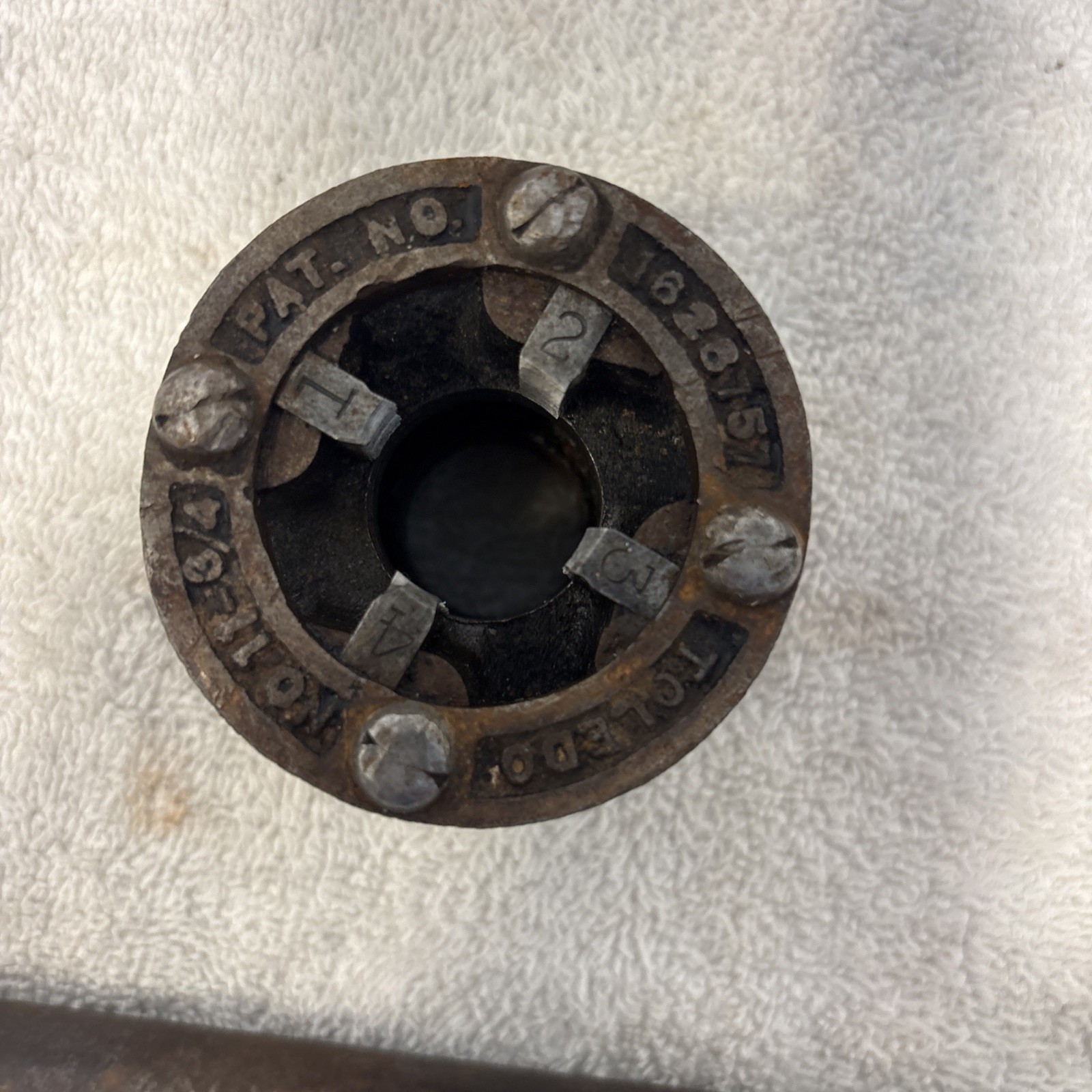 Toledo # 11 Ratcheting Pipe Threader with Handle and 5 Die Left Hand Thread