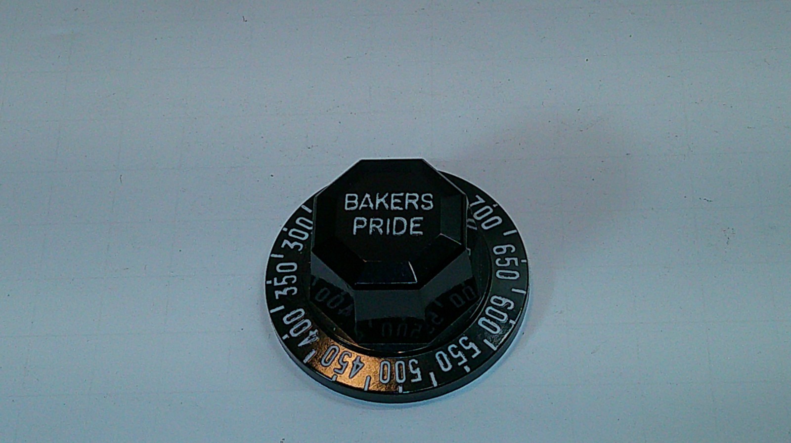 Bakers Pride Part # AS-S1053A     Knob 300-700F