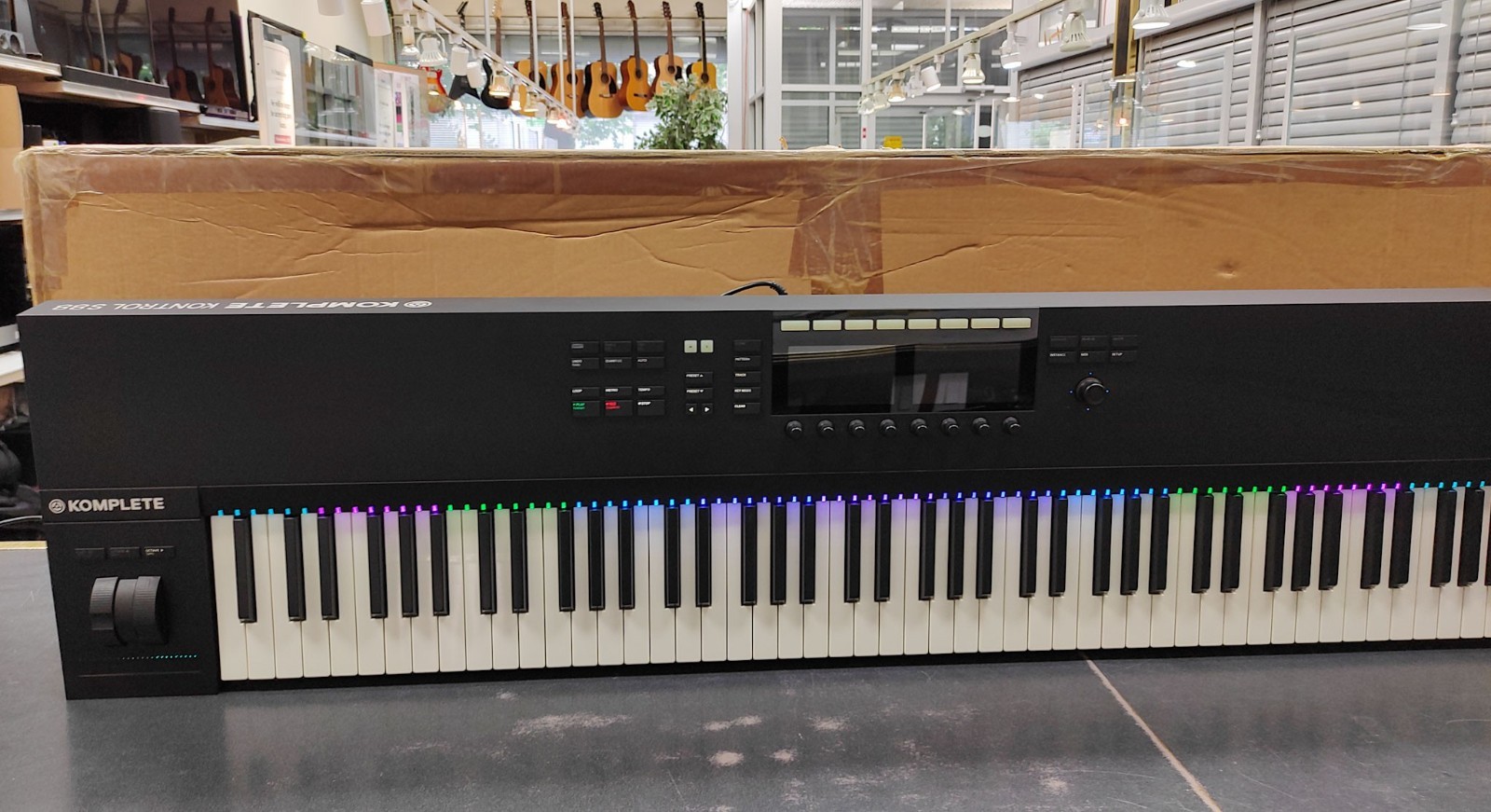Native Instruments Komplete Kontrol S88 MK2 88-Key Weighted MIDI Controller