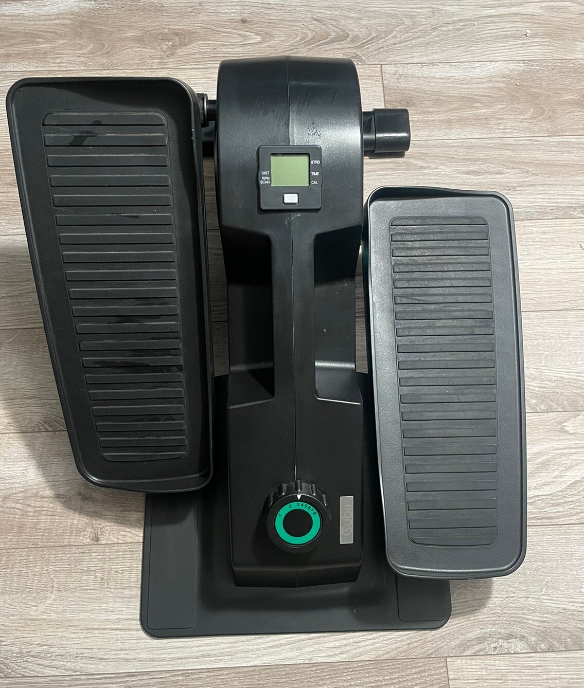 Cubii Compact Seated Under Desk Elliptical F3A2 Built in Display Monitor