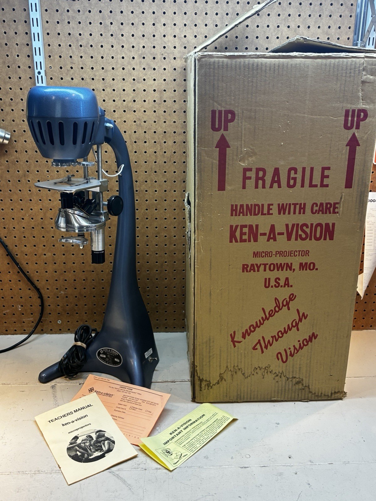 KEN-A-VISION Microprojector Model# X1000-1 Clean Unit Original Box